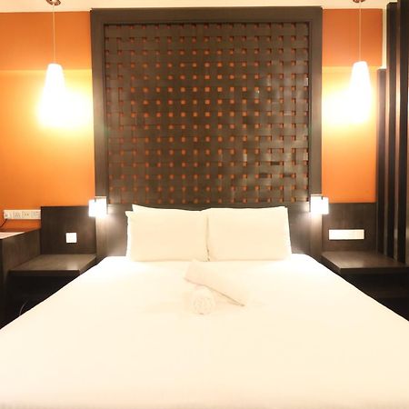 Millennium Suite At Pyramid Tower Petaling Jaya Exteriör bild