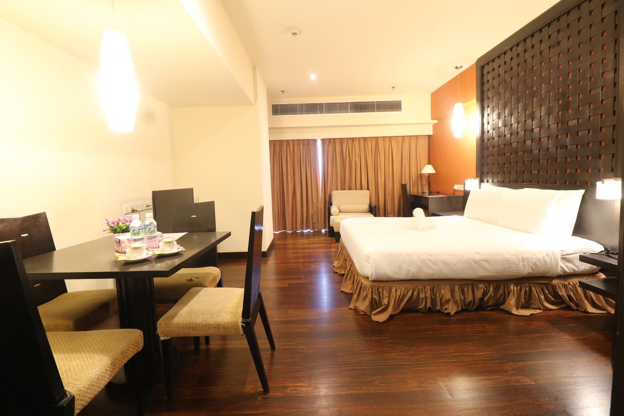 Millennium Suite At Pyramid Tower Petaling Jaya Exteriör bild