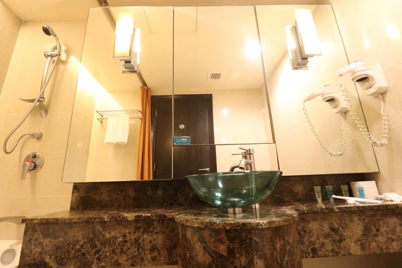 Millennium Suite At Pyramid Tower Petaling Jaya Exteriör bild
