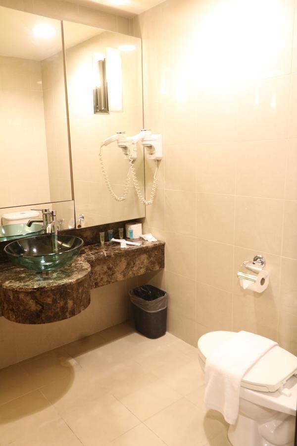 Millennium Suite At Pyramid Tower Petaling Jaya Exteriör bild