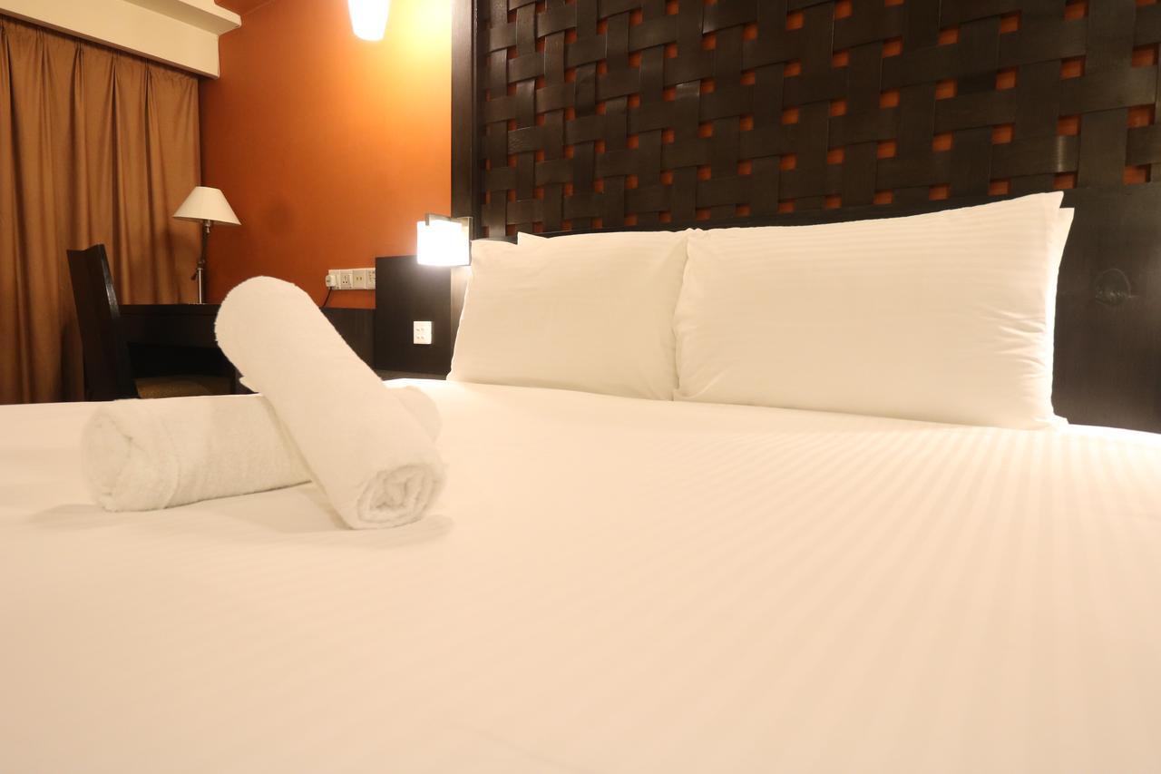 Millennium Suite At Pyramid Tower Petaling Jaya Exteriör bild