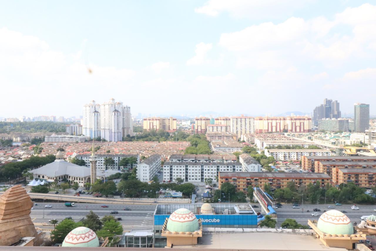 Millennium Suite At Pyramid Tower Petaling Jaya Exteriör bild