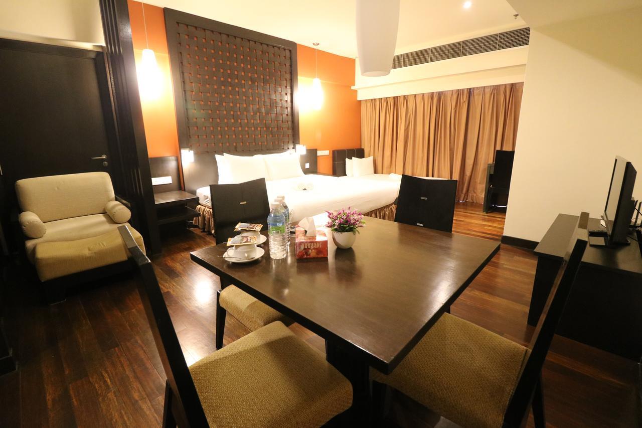 Millennium Suite At Pyramid Tower Petaling Jaya Exteriör bild
